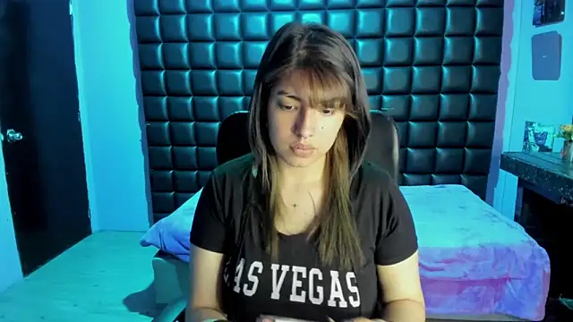 Violetta Swett  online show from 19, 12, 2025