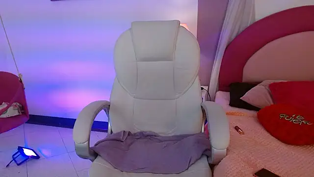 Suzy1  online show from 8, 3, 2026