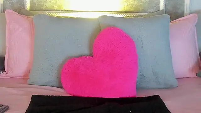  victoriaa  lois online show from 6, 11, 2025