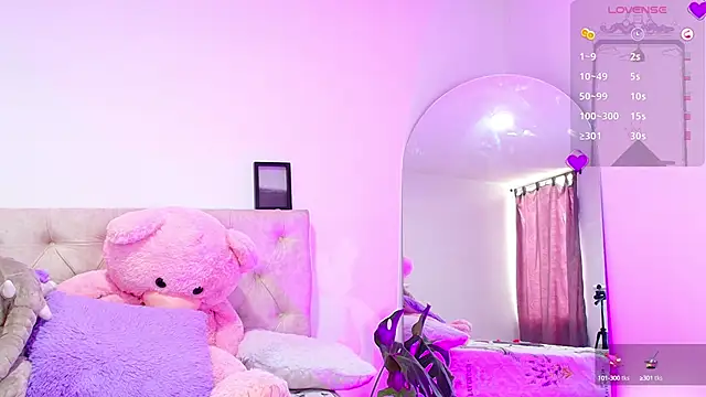 SoofiKiss online show from 10, 10, 2025