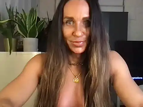 GluteQueenE online show from 5, 11, 2025