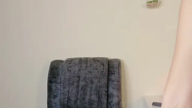 Mia belmontt online show from 7, 11, 2025