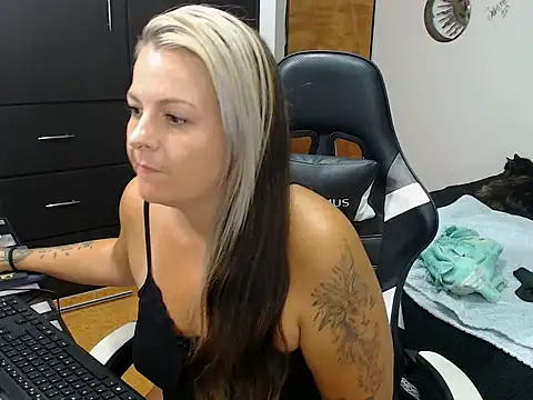 perlagoloza05 online show from 8, 10, 2025