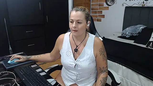 perlagoloza05 online show from 21, 6, 2026