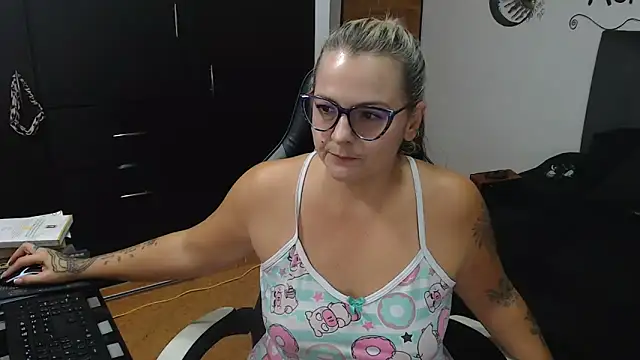 perlagoloza05 online show from 11, 11, 2025