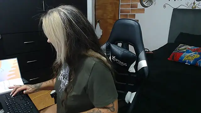 perlagoloza05 online show from 12, 11, 2025