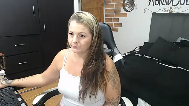 perlagoloza05 online show from 14, 11, 2025