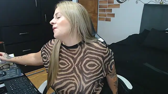 perlagoloza05 online show from 16, 11, 2025