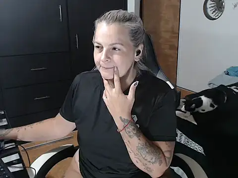 perlagoloza05 online show from 3, 10, 2025