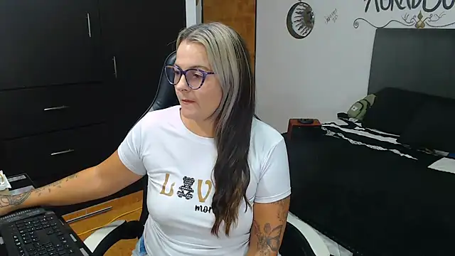 perlagoloza05 online show from 27, 10, 2025