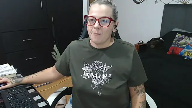 perlagoloza05 online show from 30, 10, 2025