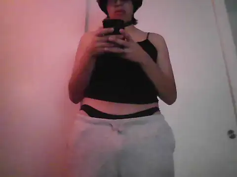 Sunny Pebble online show from 8, 11, 2025