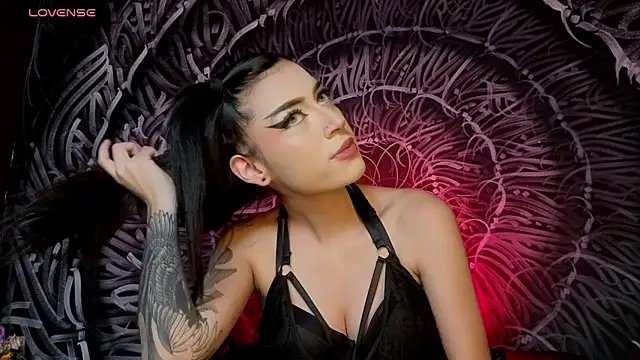 dahlia darkwood online show from 31, 3, 2026