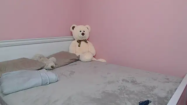  alexandra ray  online show from 11, 11, 2025