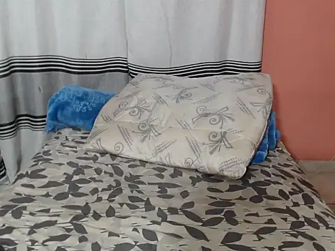 Snapshot of BlackBerry_06 chatting on 21, 11, 2025 BlackBerry 06 online show from 21, 11, 2025