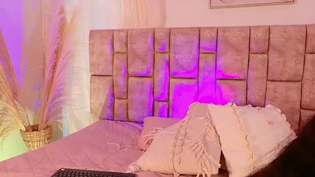 AmyVega  online show from 2, 12, 2025