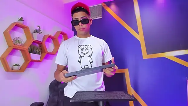 Snapshot of Play_boys_Hot2 chatting on 6, 10, 2025 Play boys Hot2 online show from 6, 10, 2025