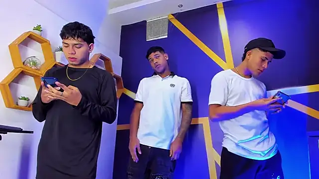 Snapshot of Play_boys_Hot2 chatting on 4, 10, 2025 Play boys Hot2 online show from 4, 10, 2025