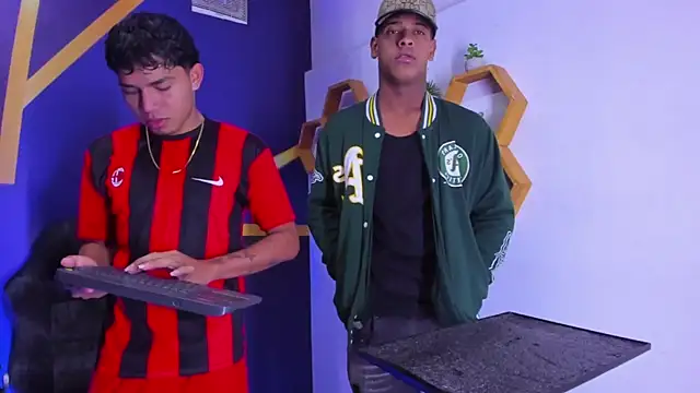 Snapshot of Play_boys_Hot2 chatting on 9, 10, 2025 Play boys Hot2 online show from 9, 10, 2025