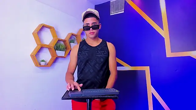 Snapshot of Play_boys_Hot2 chatting on 14, 10, 2025 Play boys Hot2 online show from 14, 10, 2025