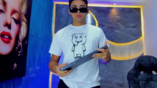 Snapshot of Play_boys_Hot2 chatting on 29, 10, 2025 Play boys Hot2 online show from 29, 10, 2025