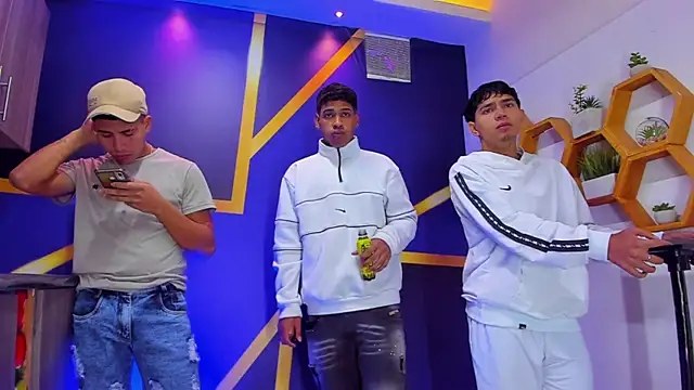 Snapshot of Play_boys_Hot2 chatting on 5, 10, 2025 Play boys Hot2 online show from 5, 10, 2025