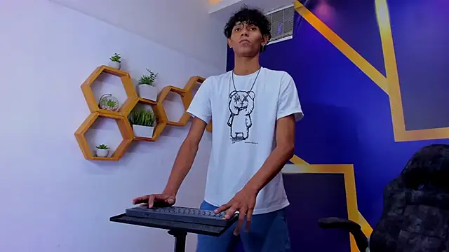 Snapshot of Play_boys_Hot2 chatting on 15, 10, 2025 Play boys Hot2 online show from 15, 10, 2025