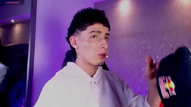 MateoMitchell online show from 12, 4, 2026