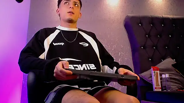 MateoMitchell online show from 22, 12, 2025