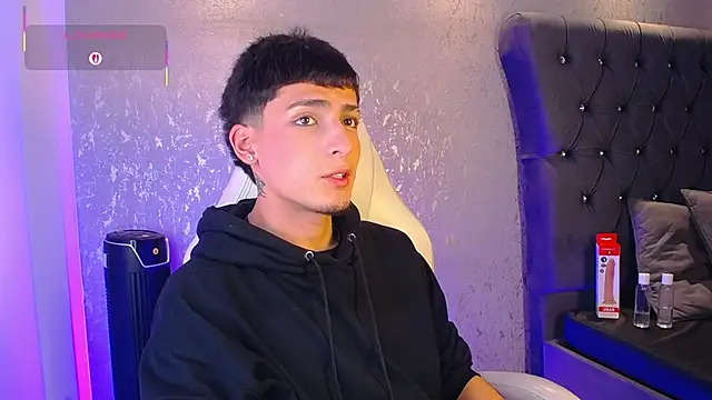 MateoMitchell online show from 18, 12, 2025