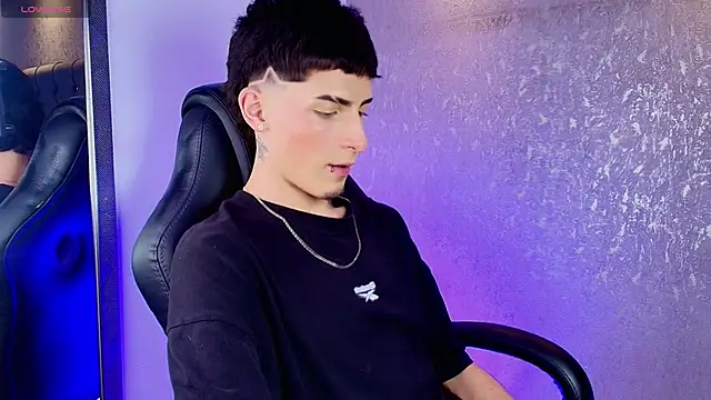 MateoMitchell online show from 7, 4, 2026