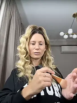 AvaMaddisson online show from 24, 10, 2025