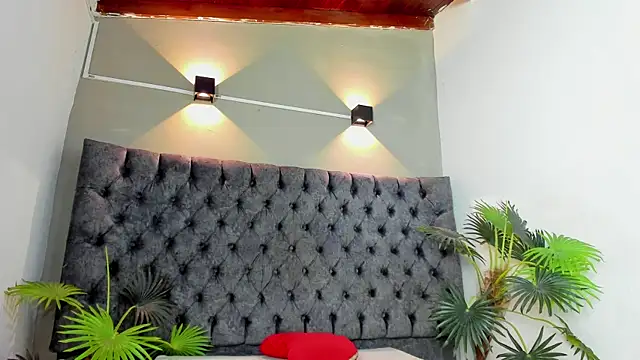 COMPTON 01 online show from 15, 11, 2025