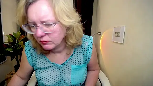 VestaWoody online show from 8, 10, 2025