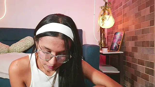 luna valen online show from 11, 4, 2026