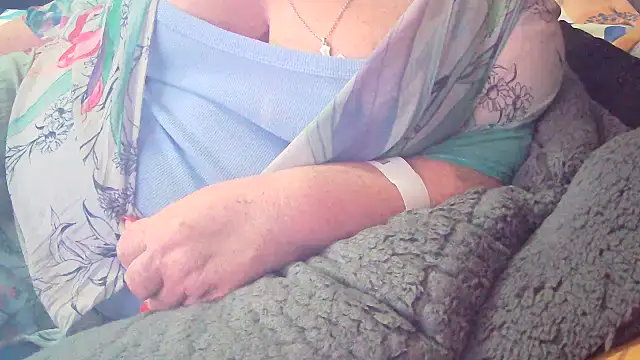 Snapshot of Playful_MILF_Demi chatting on 6, 2, 2026 Playful MILF Demi online show from 6, 2, 2026