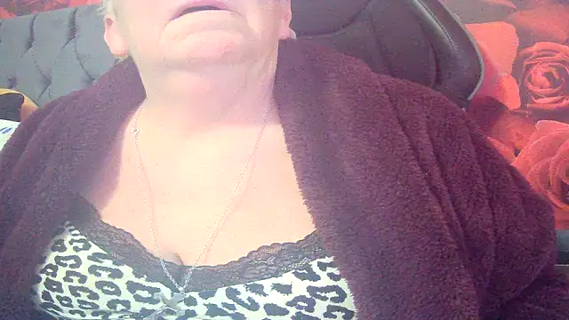 Snapshot of Playful_MILF_Demi chatting on 27, 2, 2026 Playful MILF Demi online show from 27, 2, 2026