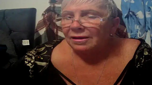 Snapshot of Playful_MILF_Demi chatting on 25, 6, 2026 Playful MILF Demi online show from 25, 6, 2026