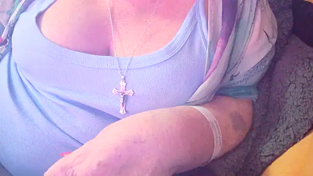 Snapshot of Playful_MILF_Demi chatting on 5, 2, 2026 Playful MILF Demi online show from 5, 2, 2026