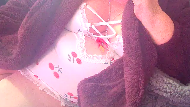 Snapshot of Playful_MILF_Demi chatting on 15, 2, 2026 Playful MILF Demi online show from 15, 2, 2026