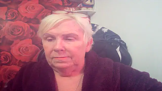 Playful MILF Demi online show from 15, 4, 2026