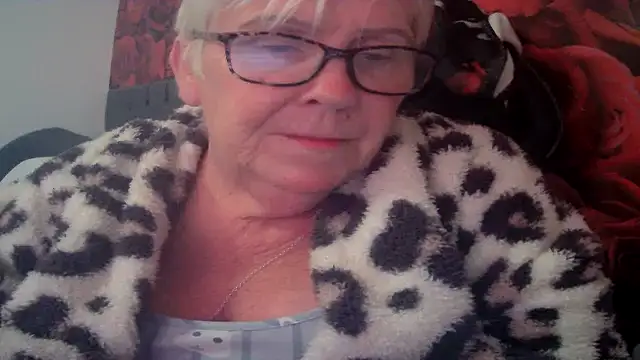 Playful MILF Demi online show from 30, 4, 2026