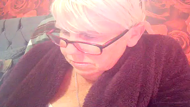 Snapshot of Playful_MILF_Demi chatting on 17, 6, 2026 Playful MILF Demi online show from 17, 6, 2026