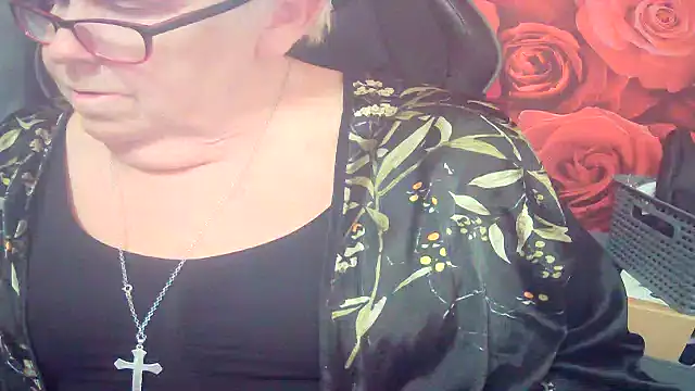 Snapshot of Playful_MILF_Demi chatting on 1, 3, 2026 Playful MILF Demi online show from 1, 3, 2026