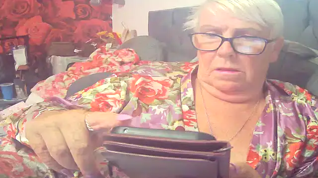 Snapshot of Playful_MILF_Demi chatting on 17, 7, 2026 Playful MILF Demi online show from 17, 7, 2026