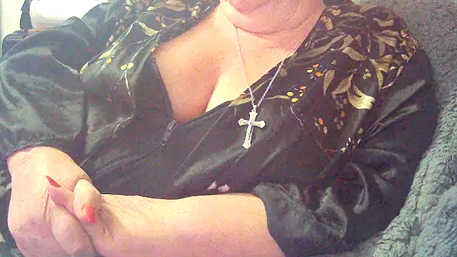 Snapshot of Playful_MILF_Demi chatting on 7, 2, 2026 Playful MILF Demi online show from 7, 2, 2026