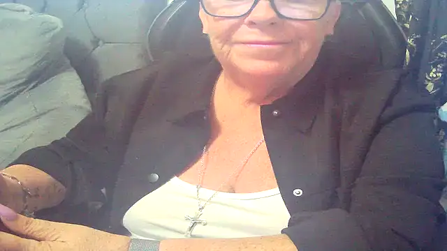 Snapshot of Playful_MILF_Demi chatting on 14, 7, 2026 Playful MILF Demi online show from 14, 7, 2026
