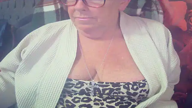 Snapshot of Playful_MILF_Demi chatting on 11, 6, 2026 Playful MILF Demi online show from 11, 6, 2026