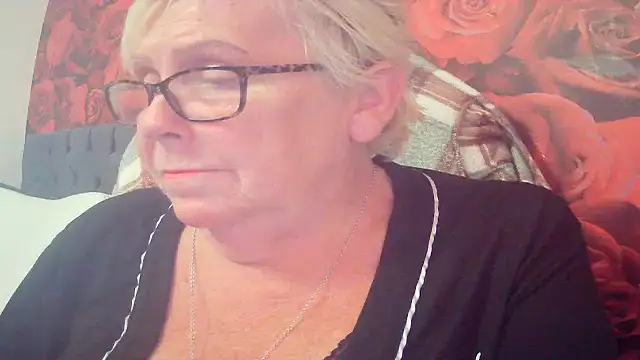Playful MILF Demi online show from 4, 5, 2026