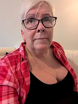 Snapshot of Playful_MILF_Demi chatting on 11, 2, 2026 Playful MILF Demi online show from 11, 2, 2026